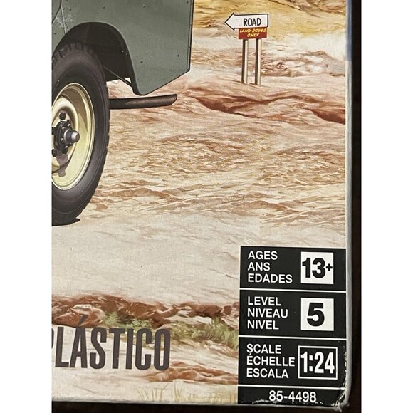 Revell Land Rover Series III 109 Model Truck Kit Long Wheelbase Station wagon - Picture 7 of 16